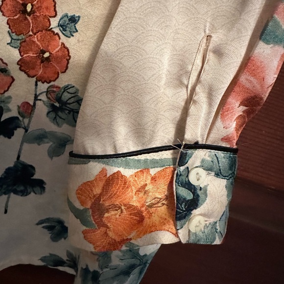 Gorgeous Zara Pajama-Style Floral Blouse Size Large - Picture 5 of 6
